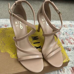 NIB Mix No. 6 Nude heels